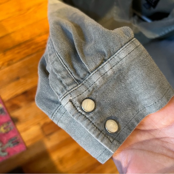 NWOT green Gap denim shirt, size large tall - Picture 4 of 5